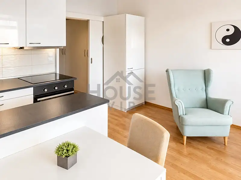 Prodej bytu 1+kk 31 m², Praha – náhled fotky 1