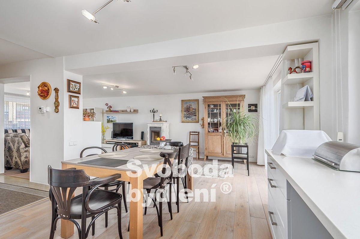 Prodej rodinného domu 222 m², pozemek 344 m² – fotografie 4