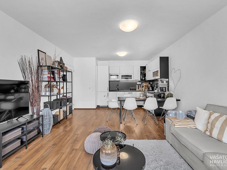 Pronájem bytu 3+kk, 77 m² (6 z 18)