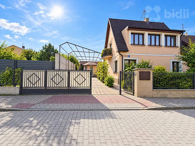 Prodej rodinného domu 213 m², pozemek 394 m², Praha – náhled fotky 2