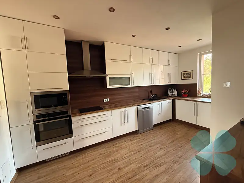 Prodej rodinného domu 220 m², pozemek 449 m², Radnice – náhled fotky 2