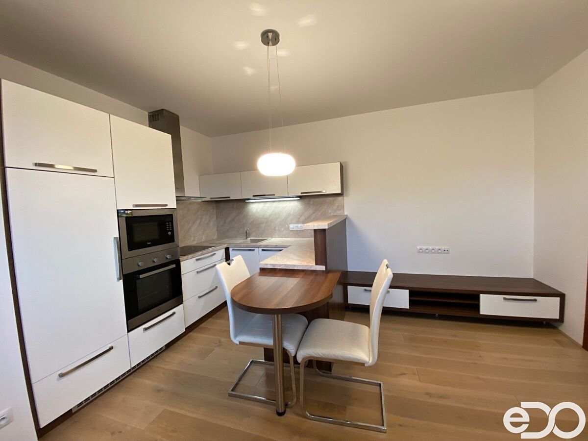 Pronájem bytu 2+kk 48 m² – fotografie 2