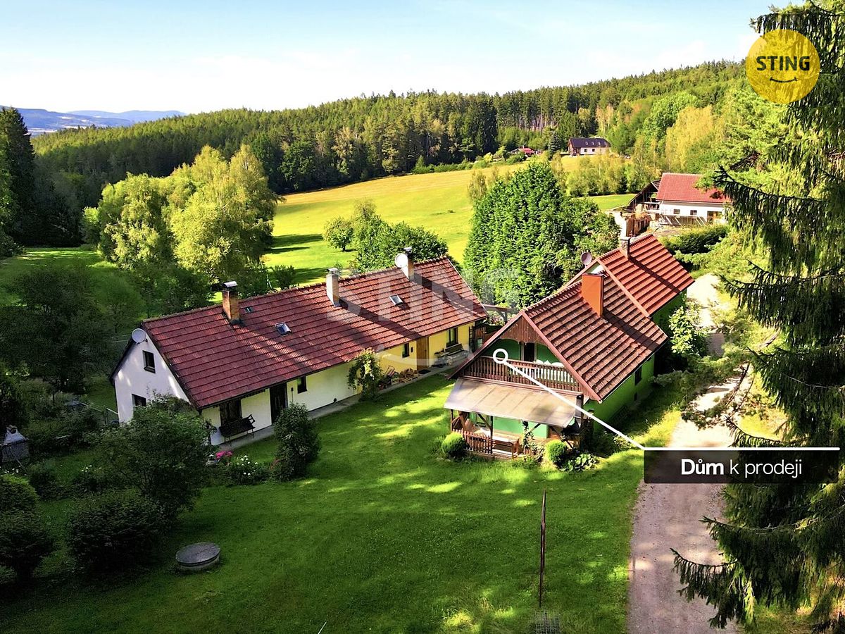 Prodej rodinného domu 200 m², pozemek 1050 m² – fotografie 2