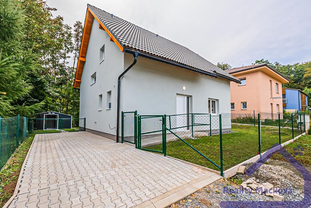Pronájem rodinného domu 136 m², pozemek 446 m² – fotografie 2