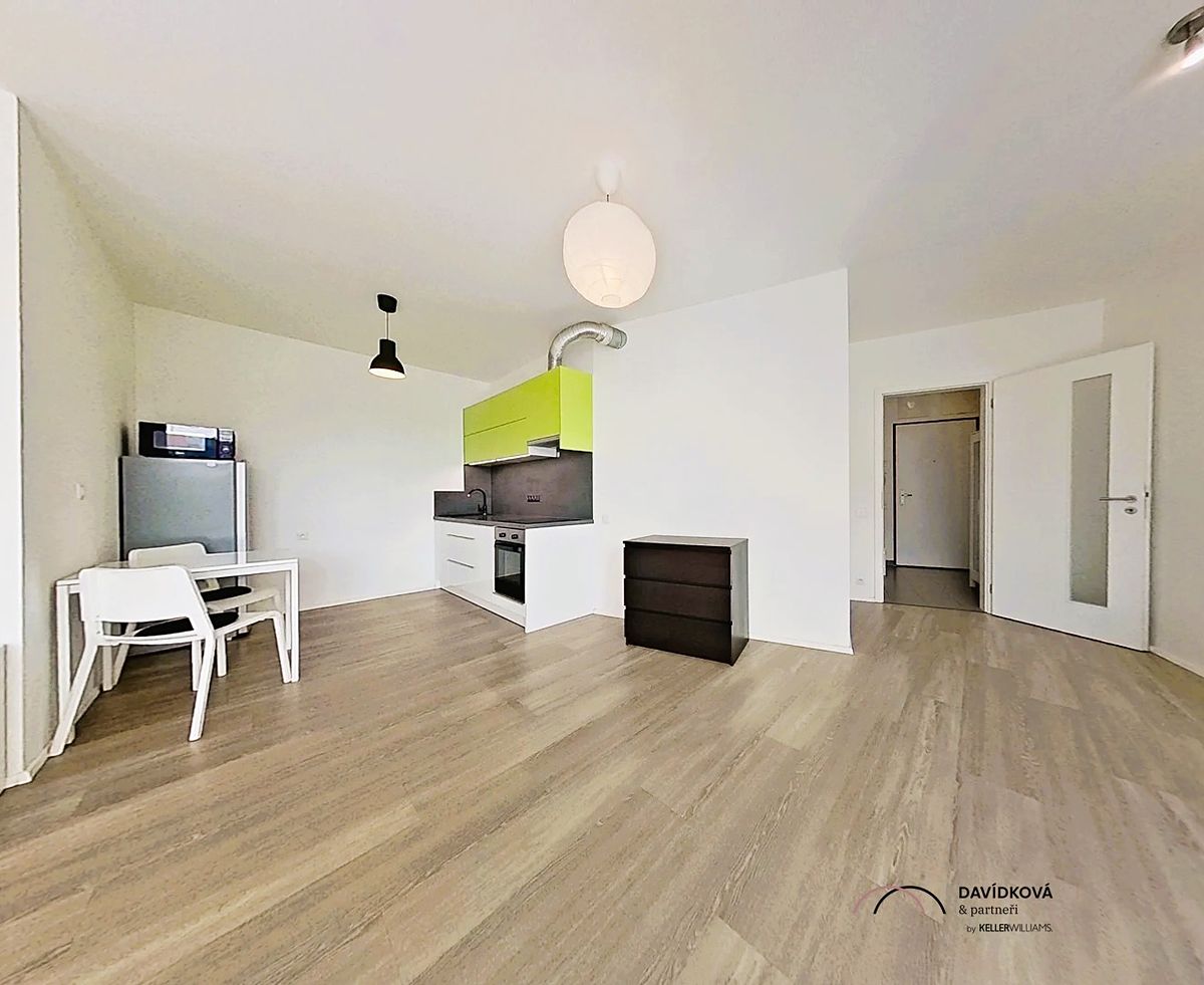 Pronájem bytu 1+kk 38 m² – fotografie 2