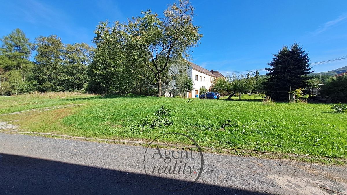 Prodej stavebního pozemku 1060 m² – fotografie 2