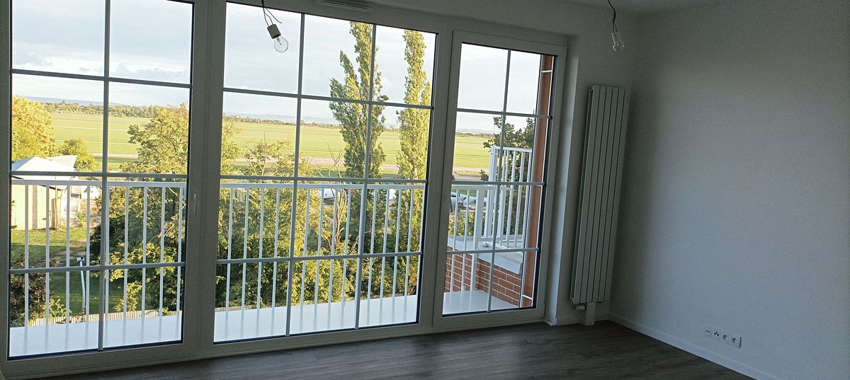 Pronájem bytu 1+kk 38 m² – fotografie 2