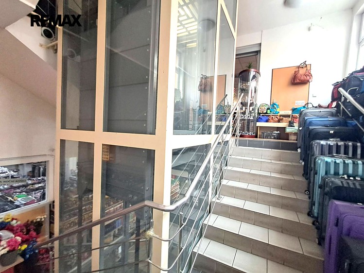 Pronájem komerčního prostoru, 769 m² (3 z 21)