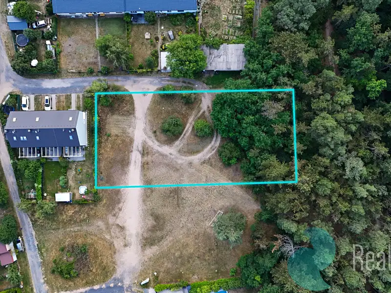 Prodej stavebního pozemku 1605 m², Husinec – náhled fotky 1