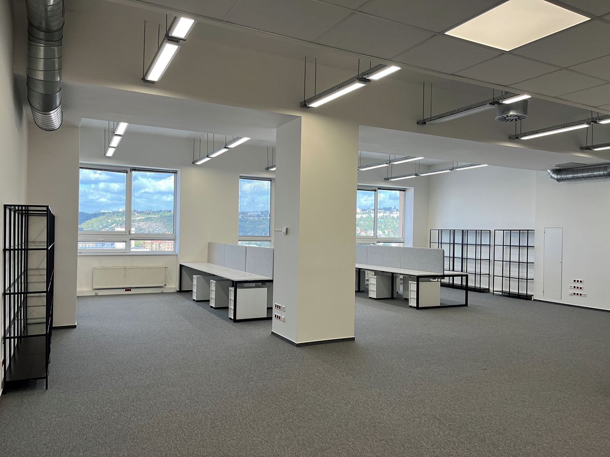 Pronájem kanceláře 313 m²