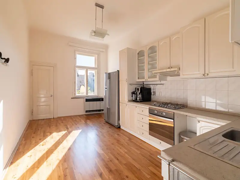 Prodej bytu 2+1 80 m², Praha – náhled fotky 2