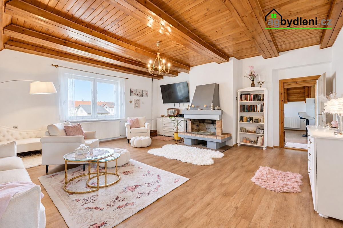 Prodej rodinného domu 282 m², pozemek 1117 m²