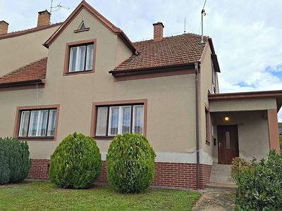 Prodej rodinného domu 240 m², pozemek 2472 m²