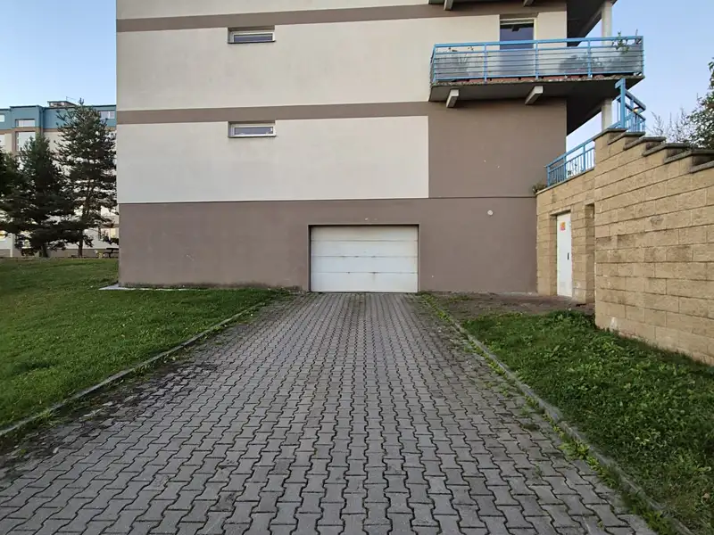 Pronájem garážového stání 22 m², Jihlava – náhled fotky 3