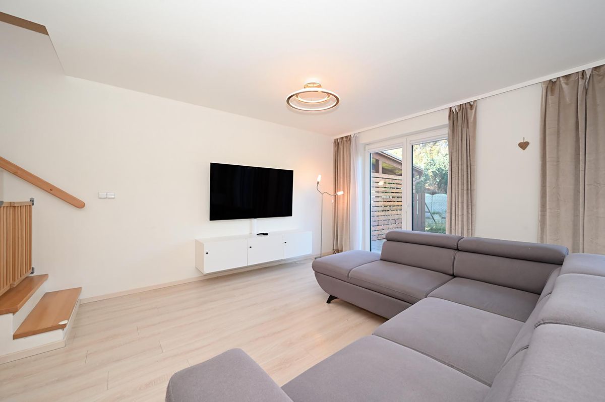 Pronájem rodinného domu 130 m², pozemek 229 m² – fotografie 3
