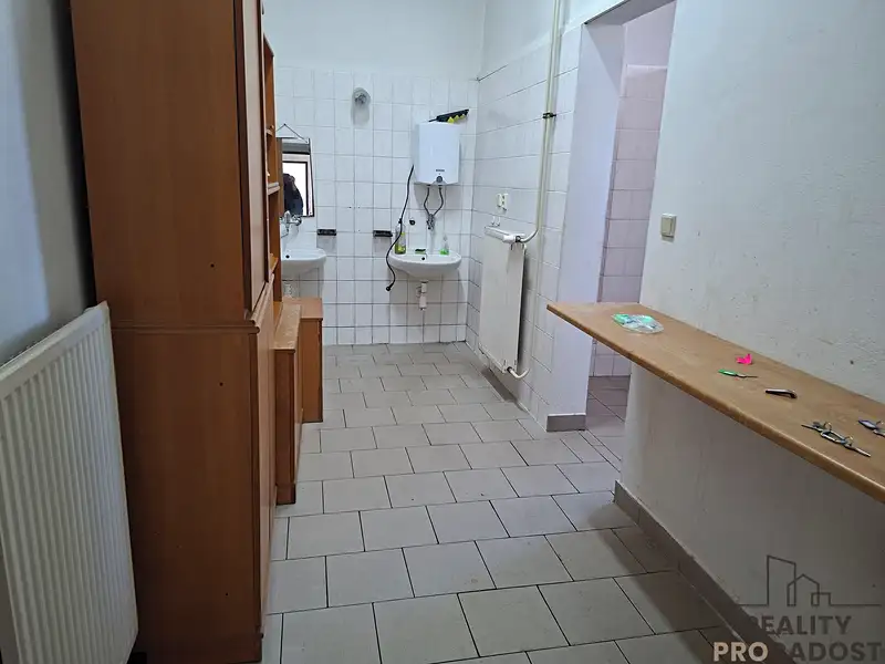 Pronájem kanceláře 50 m², Slaný – náhled fotky 2