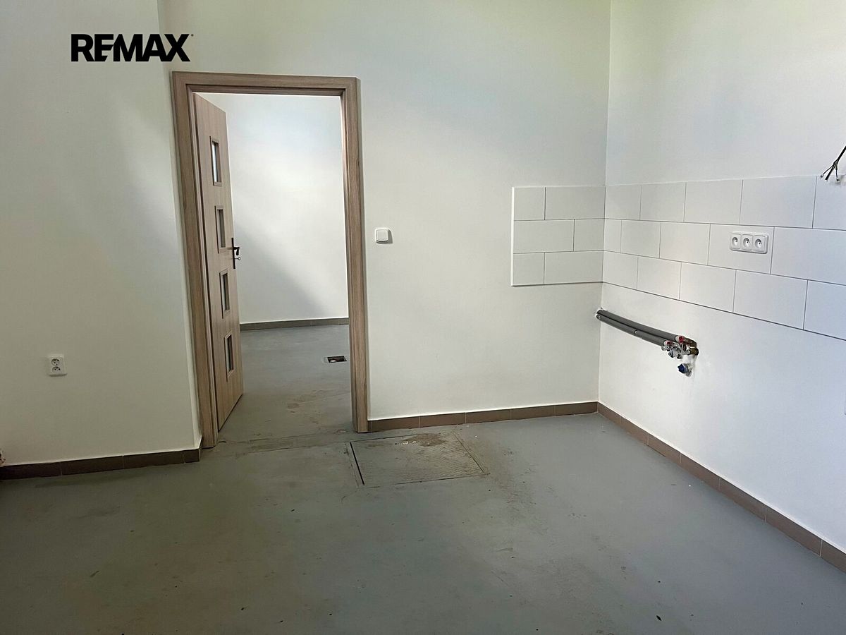 Pronájem obchodního prostoru 40 m² – fotografie 3