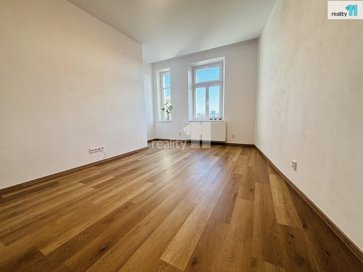 Pronájem bytu 1+1 37 m²