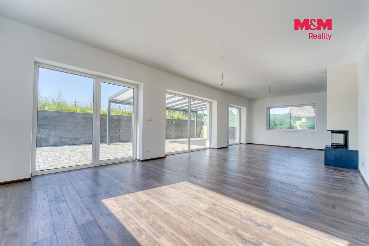 Prodej rodinného domu 168 m², pozemek 809 m² – fotografie 2