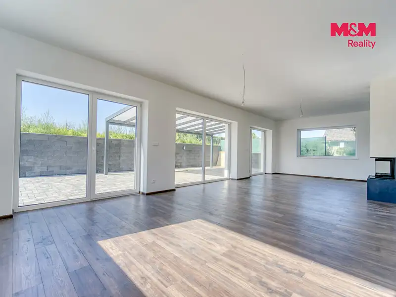Prodej rodinného domu 168 m², pozemek 809 m², Vodochody – náhled fotky 2