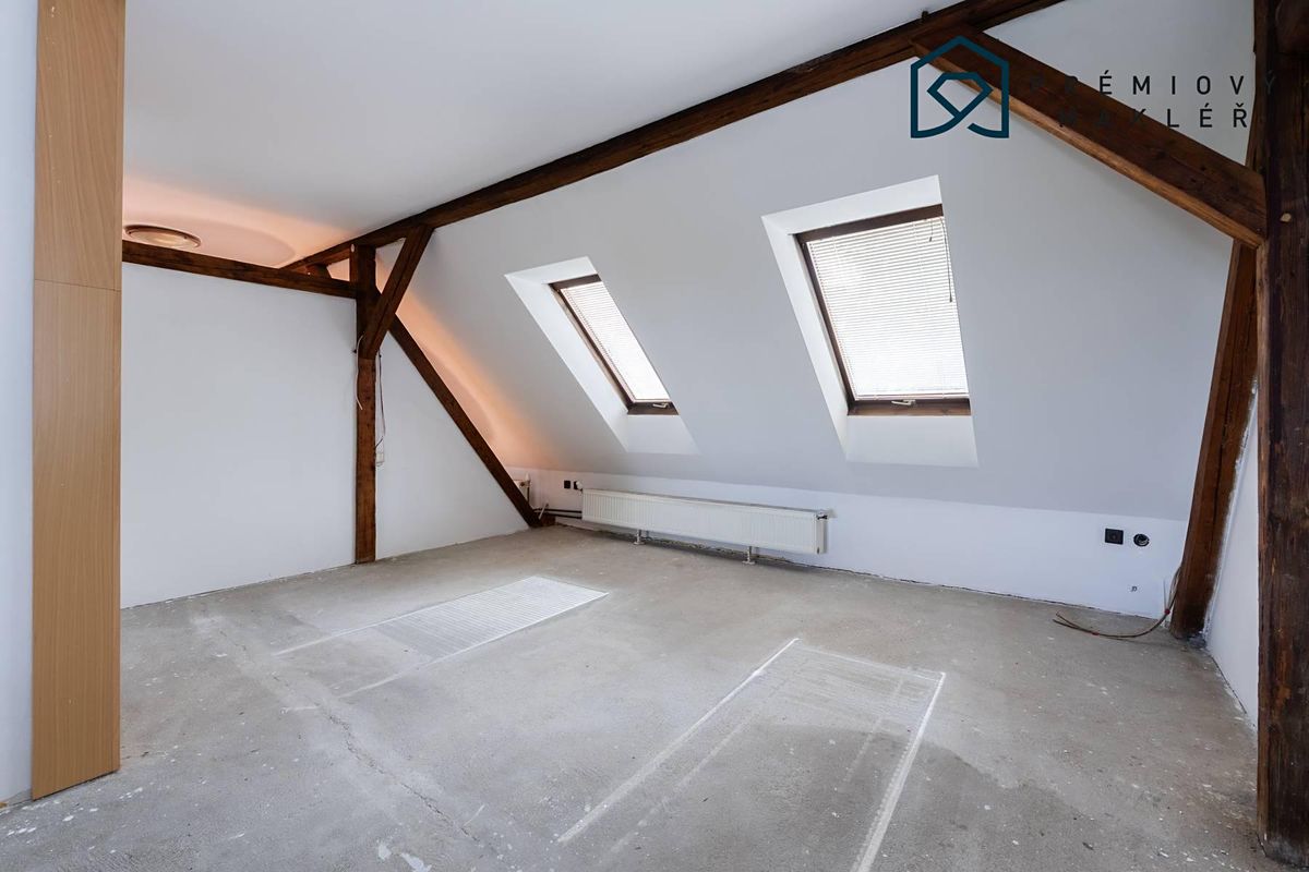 Prodej rodinného domu 200 m², pozemek 690 m² – fotografie 4