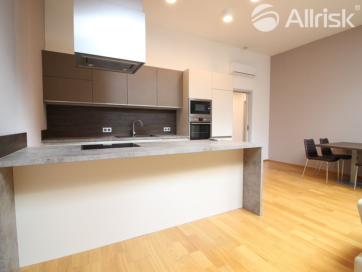 Pronájem bytu 2+kk 68 m² – fotografie 3