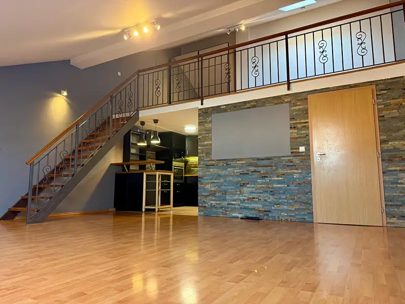 Pronájem bytu 1+kk 63 m², Šestajovice – náhled fotky 1