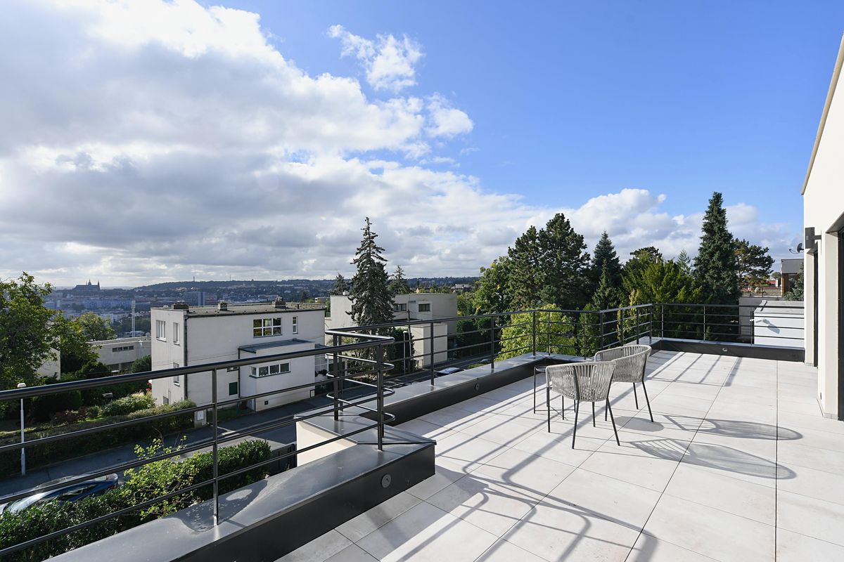 Prodej vily 382 m², pozemek 685 m² – fotografie 2