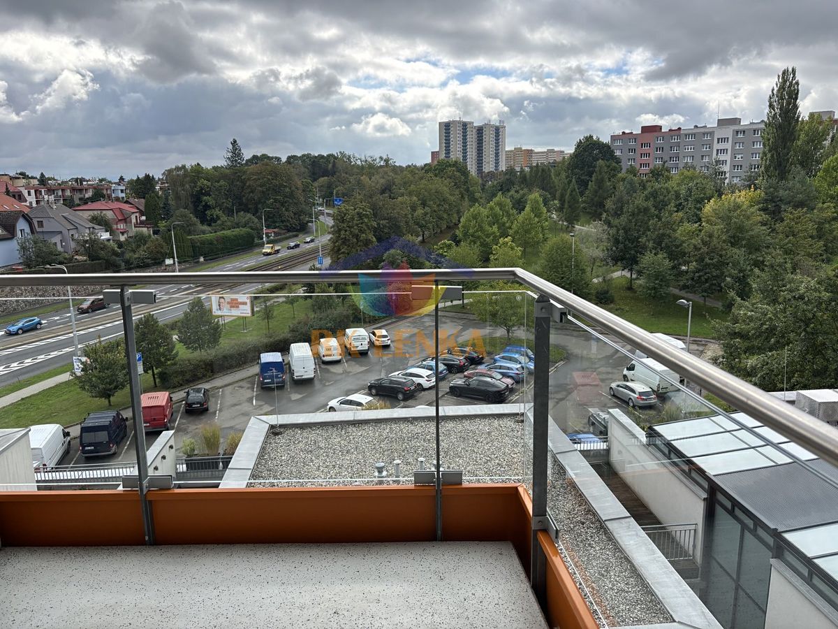 Pronájem bytu 1+kk 30 m² – fotografie 3