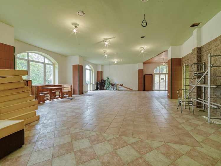 Комерційне приміщення на продаж, 899 м² (48 з 100)