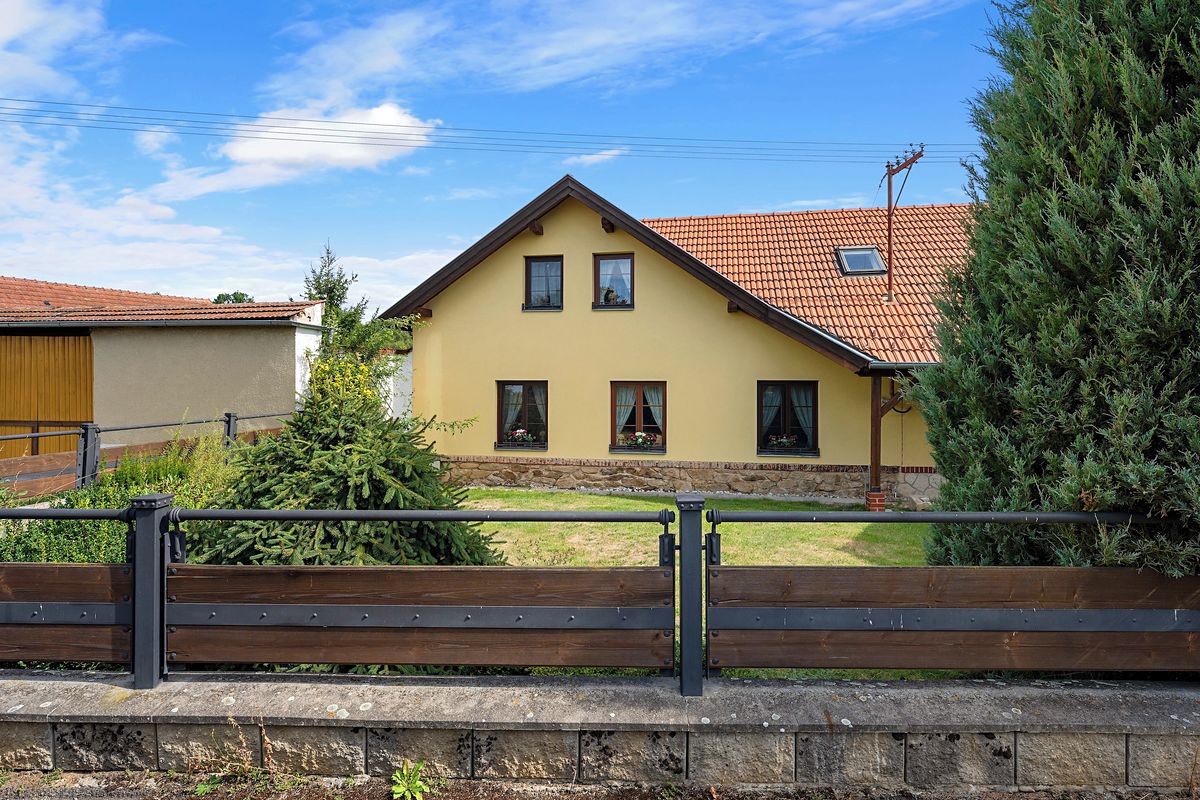Prodej vícegeneračního domu 300 m², pozemek 2800 m² – fotografie 3