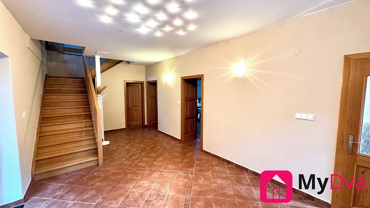Prodej rodinného domu 208 m², pozemek 500 m² – fotografie 4