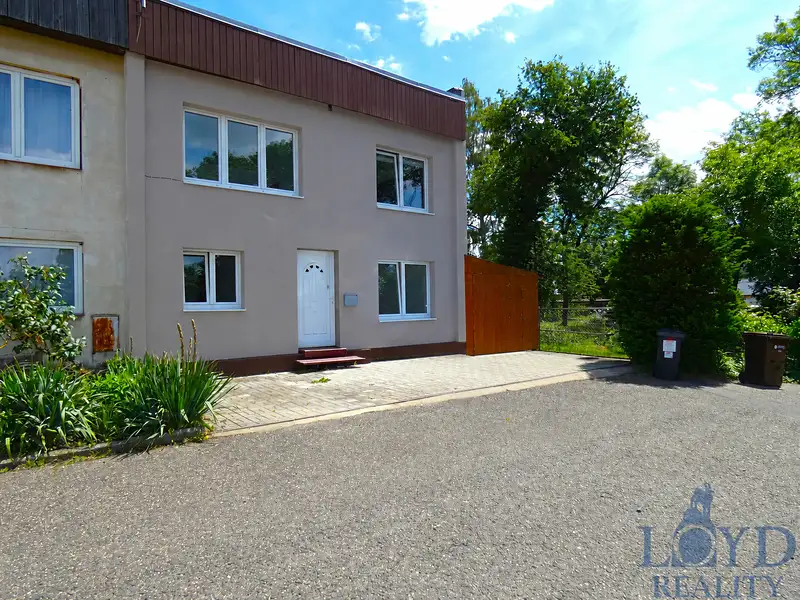 Prodej rodinného domu 144 m², pozemek 230 m², Karlovy Vary – náhled fotky 1