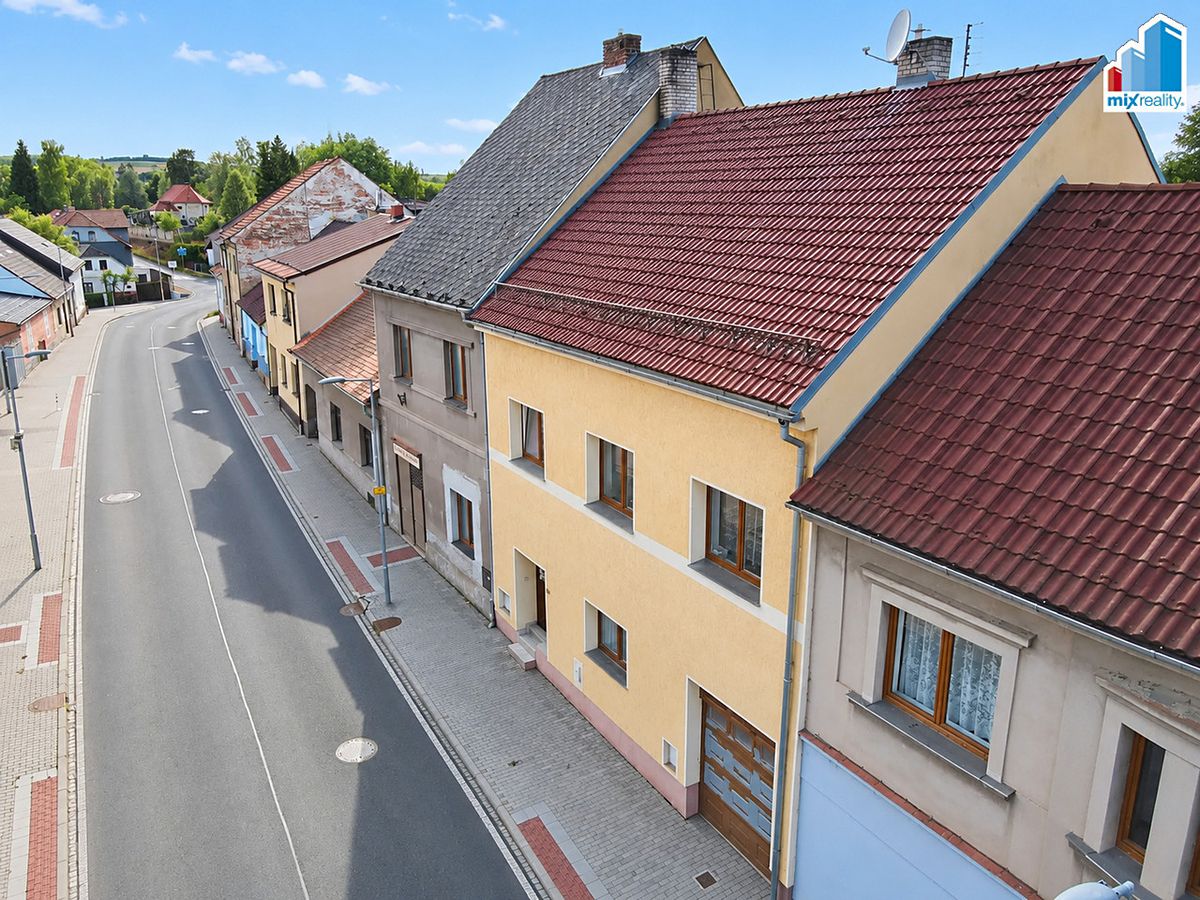 Prodej rodinného domu 160 m², pozemek 656 m² – fotografie 2