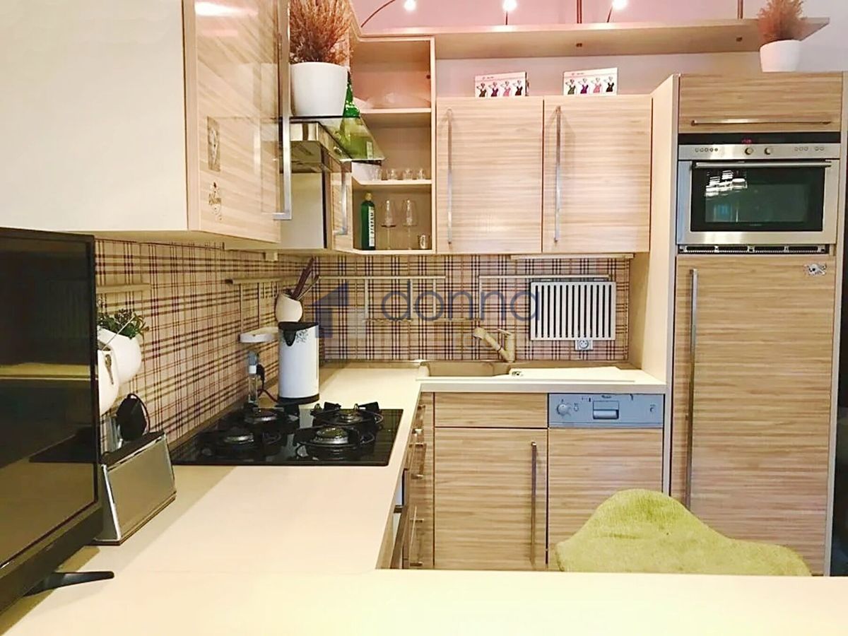 Pronájem bytu 4+kk 140 m² – fotografie 2