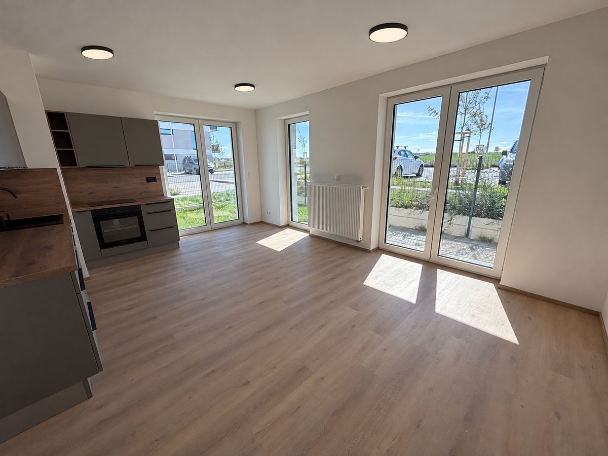 Pronájem bytu 1+kk 39 m² – fotografie 2