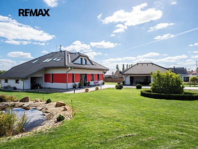 Prodej  rodinného domu 300 m², pozemek 3 877 m²