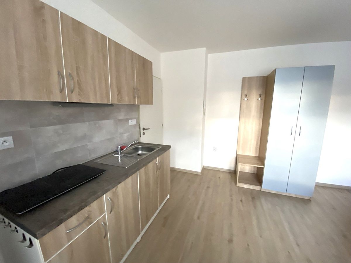 Pronájem bytu 1+kk 28 m² – fotografie 4