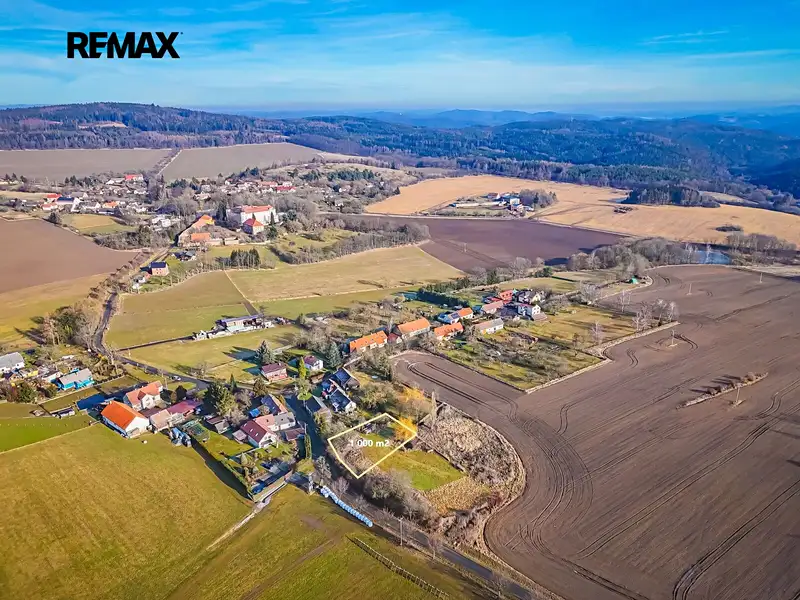 Prodej stavebního pozemku 1000 m², Bukovany – náhled fotky 2