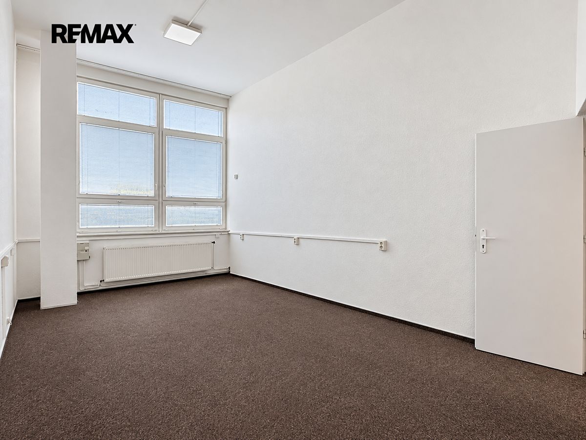 Pronájem kanceláře 48 m² – fotografie 2