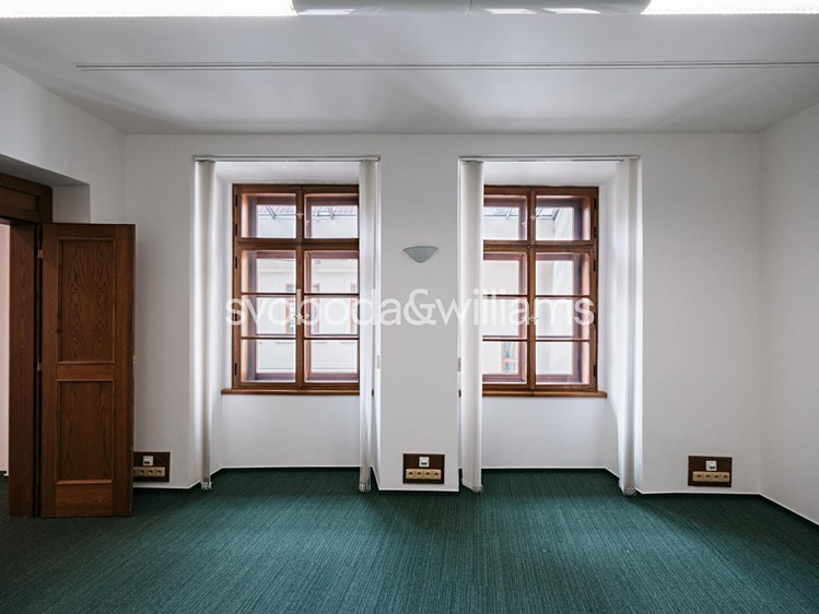 Pronájem komerčního prostoru, 167 m² (1 z 15)