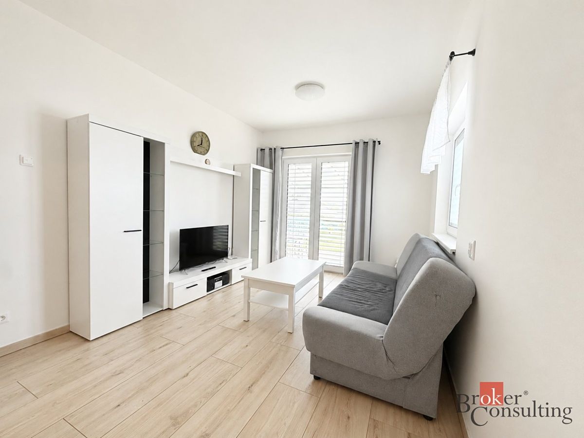 Pronájem bytu 2+kk 47 m² – fotografie 3