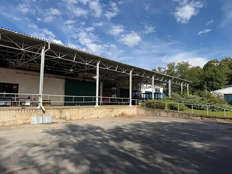 Pronájem skladového prostoru 1400 m², Rosice – náhled fotky 1