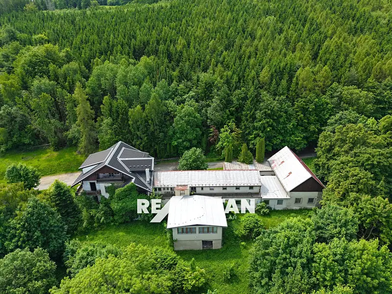 Prodej vícegeneračního domu 912 m², pozemek 35948 m², Černovice – náhled fotky 3
