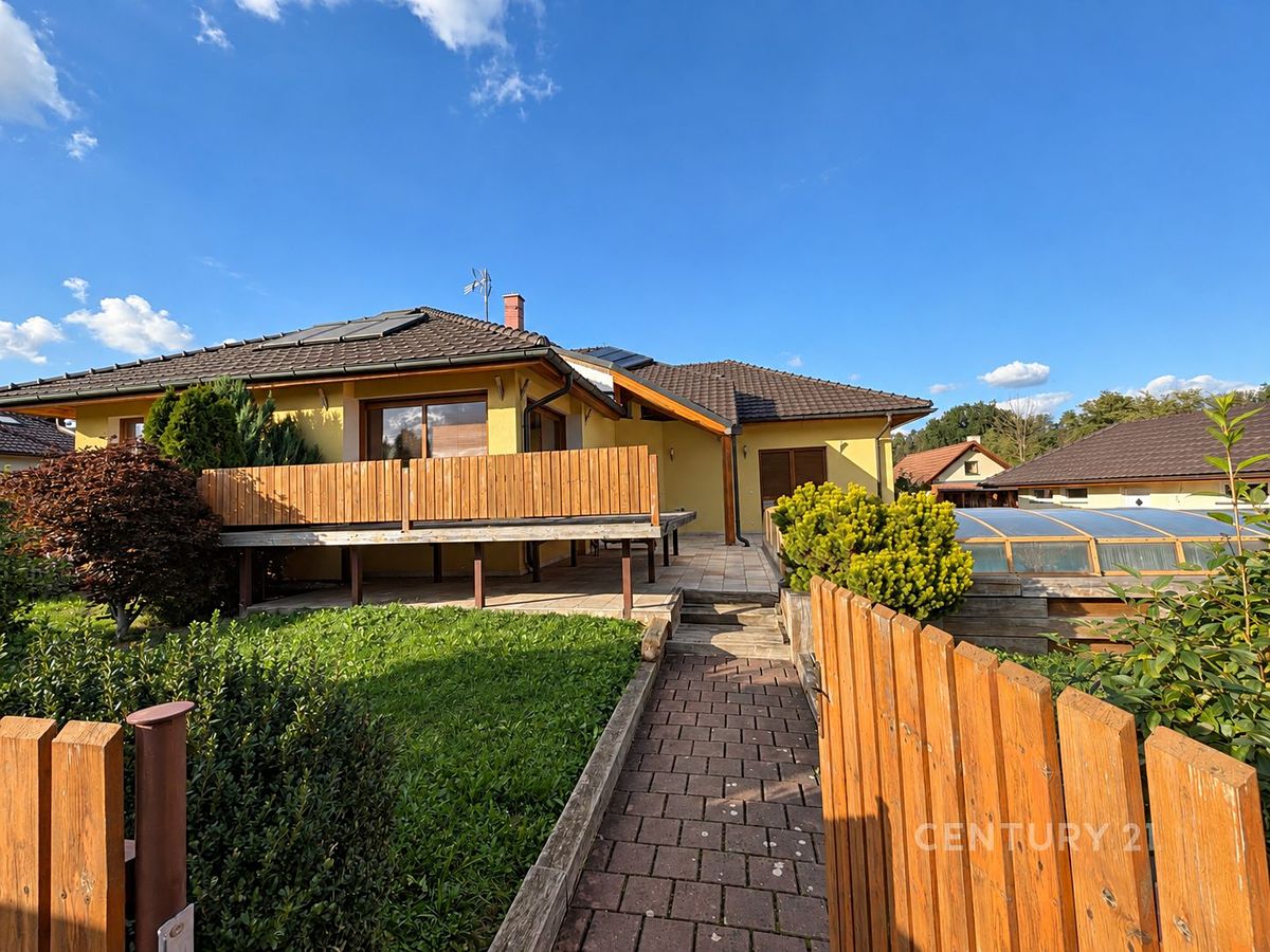 Prodej rodinného domu 258 m², pozemek 1073 m² – fotografie 5