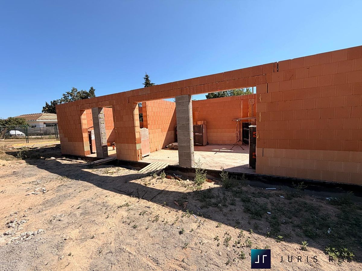 Prodej rodinného domu 137 m², pozemek 900 m² – fotografie 2