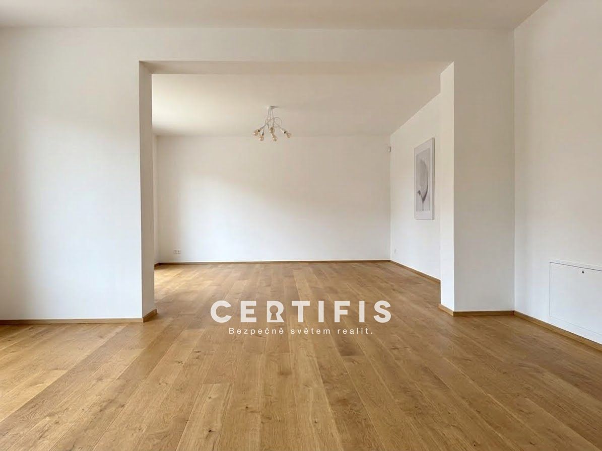 Pronájem rodinného domu 278 m², pozemek 529 m² – fotografie 4