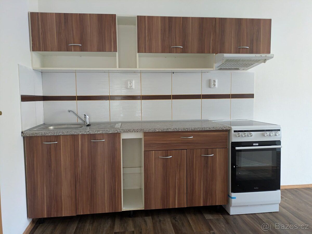 Pronájem bytu 1+kk 31 m² – fotografie 3
