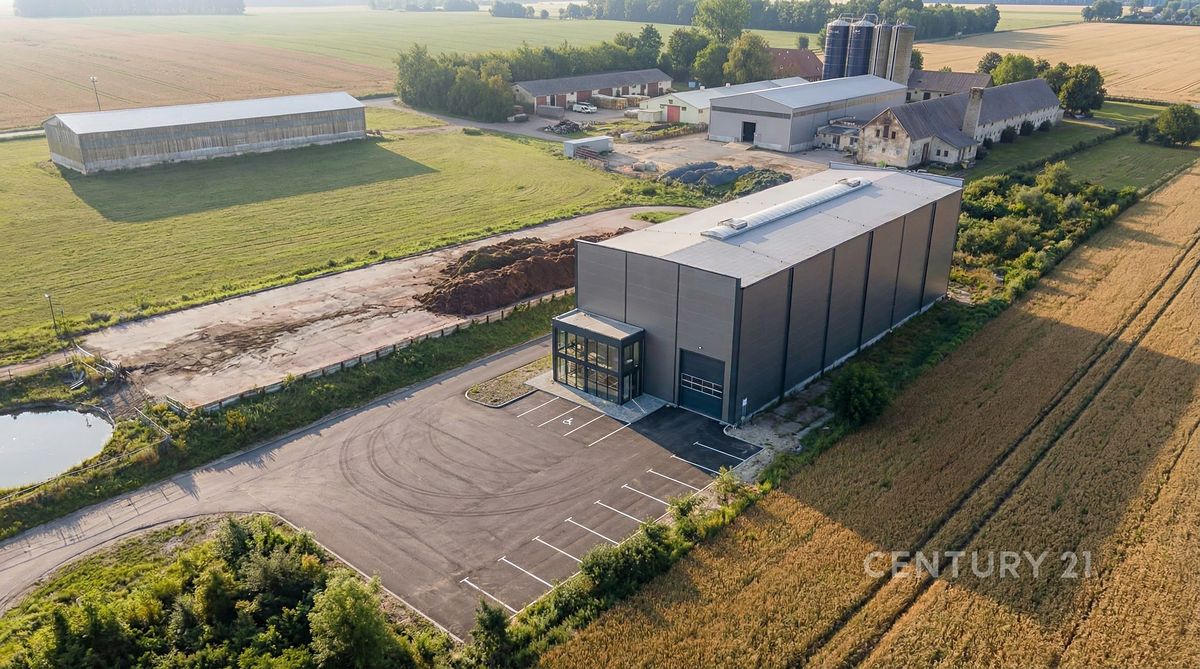 Prodej komerčního pozemku 3513 m²