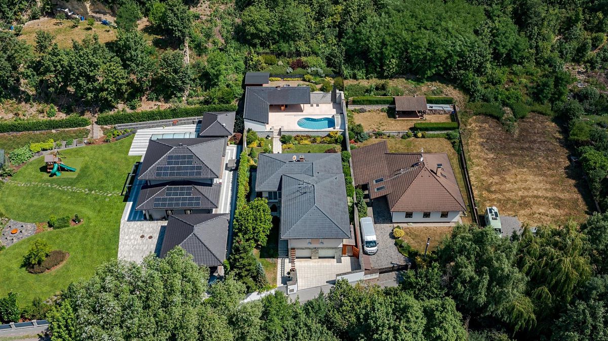 Pronájem rodinného domu 241 m², pozemek 1654 m² – fotografie 3